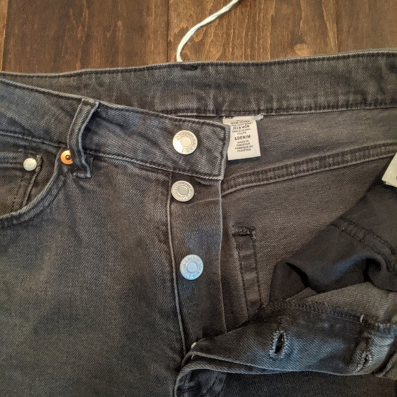 BNWT High Rise Mom Fit Jeans 🥰 - Picture 4 of 9